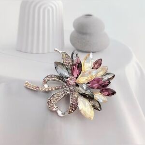 Floral Rhinestone Encrusted Brooch Gorgeous Modern New